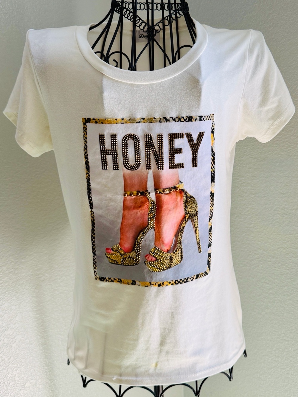 Davida USA : ‘Honey’ Graphic Tee with Tiny Gold  Rhinestones ‘High Heel’